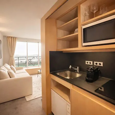 Champs Elysees - Prestige With Balcony Ac And View For 3 Apartment Paris